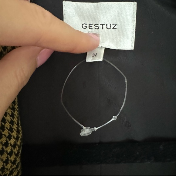 Gestuz snatched waist blazer - Picture 5 of 12